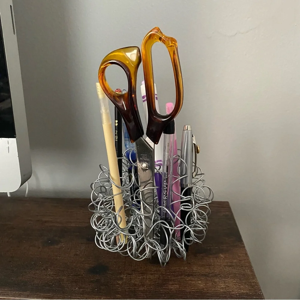 New Quirky kitschy Gift metal round wire ball caddy organizer desk accessory